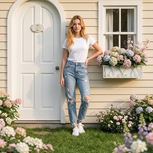 Missguided + High Rise Ripped Blue Jeans